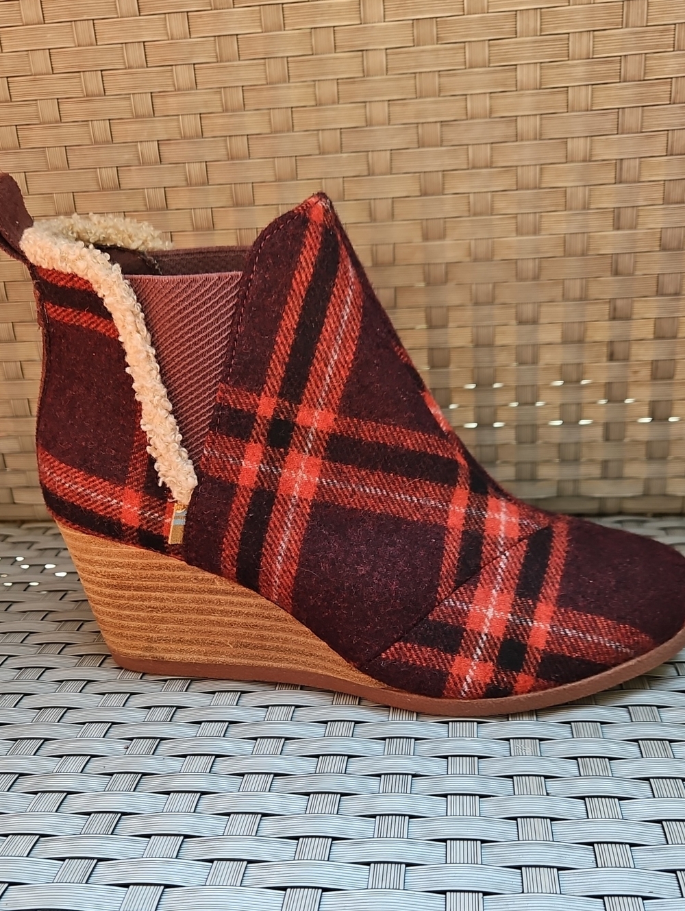 TOMS Kelsey Wedge Bootie Plaid Red & Black Wedge Ankle Booties  Sherpa Collar